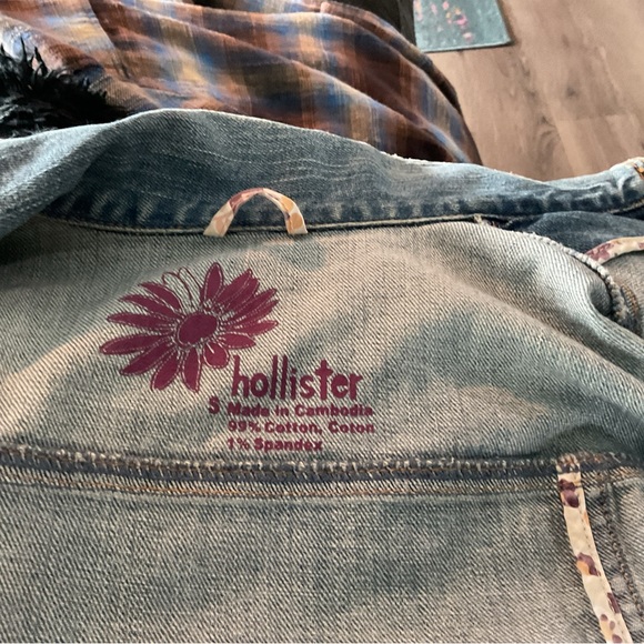 Hollister Blue Jean Jacket with Cropped Fit - Picture 4 of 4